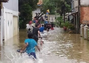 3 Titik Banjir di Tangsel Capai 1,5 Meter, Warga Dievakuasi ke Masjid