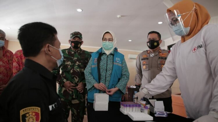Anggota Polres Tangsel dan Kodim 0506 Donor Plasma