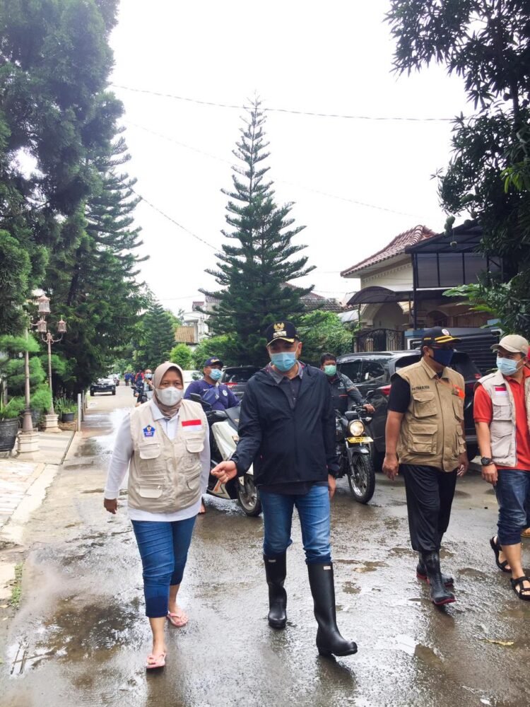 Bupati Zaki Pantau Titik Banjir di Kabupaten Tangerang