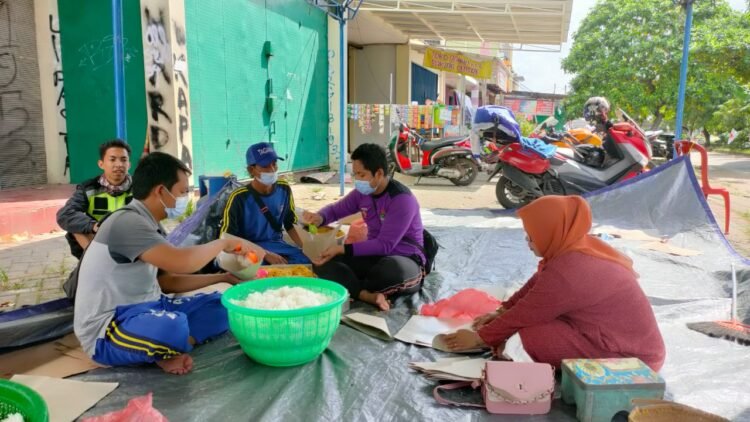 Dinsos Siapkan Sembako dan Dirikan Dapur Umum untuk Bantu Korban Banjir di Pasar Kemis