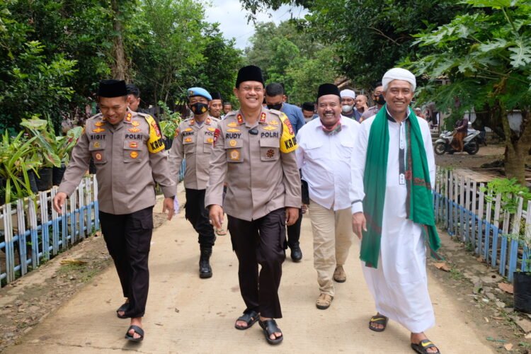 Jalin Silaturahmi, Kapolda Banten Sowan ke Ulama KH. Yusuf Prianadi