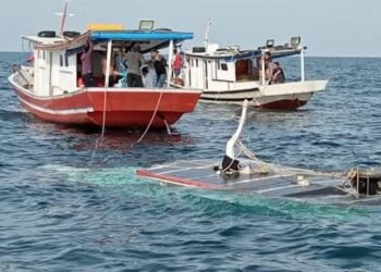 KM Sampoerna Terbalik di Perairan Pulau Tunda, 1 Penumpang Tewas