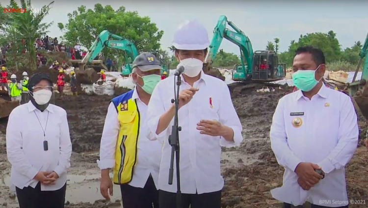 Presiden Jokowi Tinjau Perbaikan Tanggul Sungai Citarum