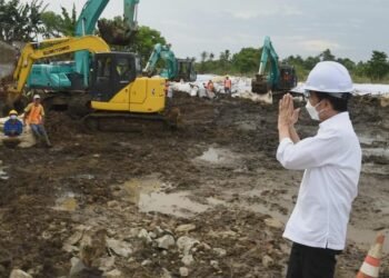 Presiden Tinjau Tanggul Citarum yang Jebol di Kabupaten Bekasi