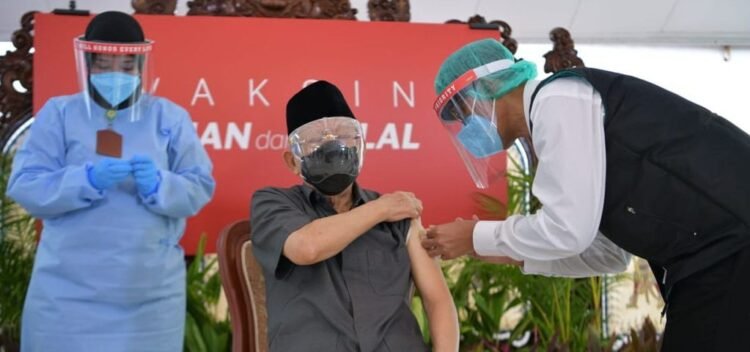 Wapres Ma’ruf Amin Terima Suntikan Dosis Pertama Vaksin COVID-19 Produksi Sinovac