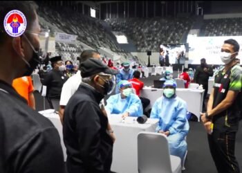 Wapres Tinjau Pelaksanaan Vaksinasi Massal Bagi Atlet di Istora Senayan, Jakarta