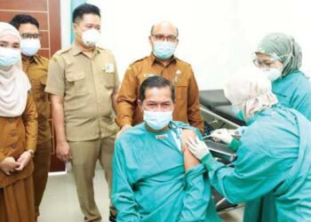 Syafrudin Berhasil Divaksin, Minta Pejabat Pemkot Serang Divaksin