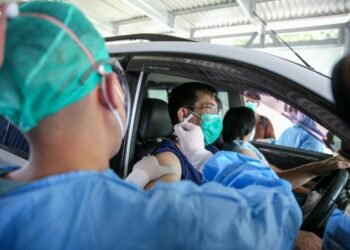 Kemenkes Sediakan Layanan Drive Thru Vaksinasi COVID-19 Bagi Lansia