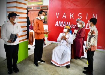 Presiden Jokowi Tinjau Vaksinasi Massal COVID-19 di Tana Toraja, Sulsel