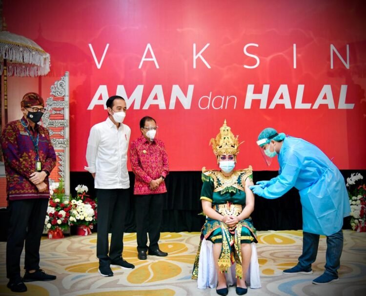 Gotong Royong Sukseskan Program Vaksinasi Massal Pemerintah