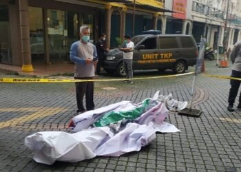 Ngeri, Pria Paruh Baya Terjun Bebas Dari Lantai 19