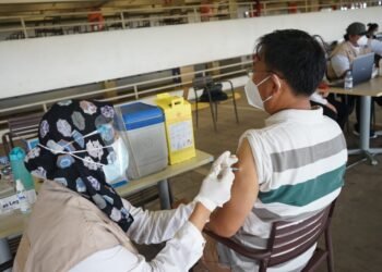 Pedagang Pasar dan Pegawai Mall di Kabupaten Tangerang Suntik Vaksin Tahap Dua