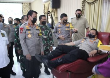 Polda Banten Bersama FKPD Provinsi Banten membuka acara Gerakan Bersama Donor Plasma Konvalesen