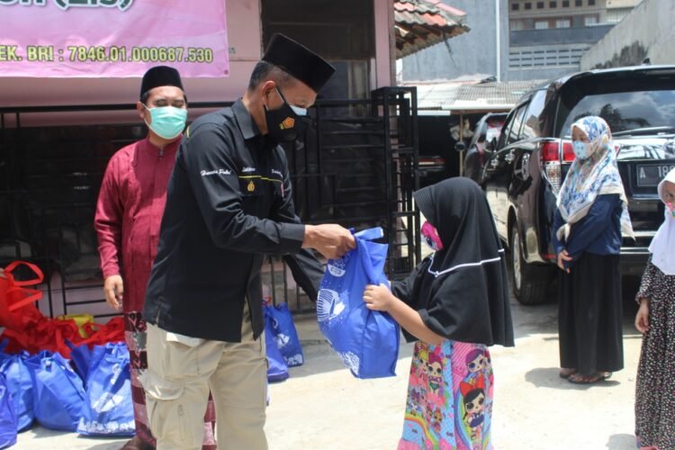 Polisi Sayang Anak Yatim, Polda Banten Salurkan Puluhan Paket Sembako dan Masker Kepada Anak-anak di Rumah Yatim dan Dhuafa