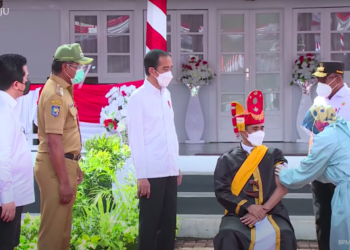 Presiden Tinjau Vaksinasi Massal dan Berdialog dengan Nelayan di Maluku Tengah