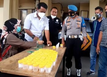 Puluhan Personel Polsek Serpong Dicek Urine