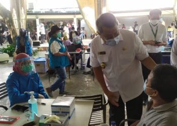 Ratusan Pedagang Di Tangsel Mulai Divaksin