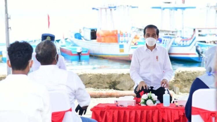 Saat Presiden Jokowi Dengarkan Curhat Nelayan Maluku