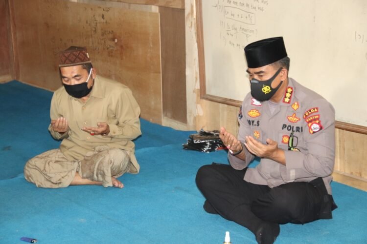 Tim Warung Jumat Polda Banten Kunjungi Pondok Pesantren Tebu Ireng 08, Salurkan Puluhan Paket Sembako