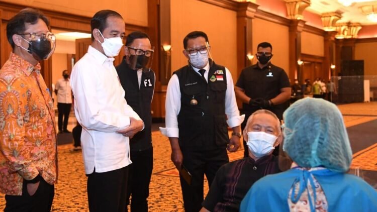 Tinjau Vaksinasi Massal di Kota Bogor, Presiden Harap Kekebalan Komunal Segera Terbentuk