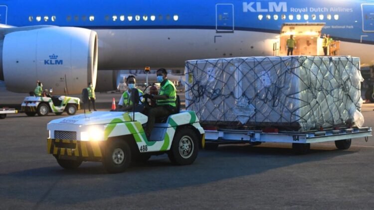 Vaksin Covid-19 dari Skema Multilateral Tiba di Indonesia