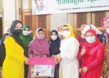 300 Paket Sembako untuk Lansia