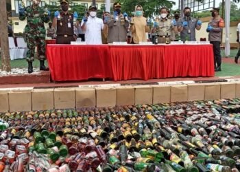 4.000 Botol Miras dan 250 Knalpot Bising Dimusnahkan di Tangsel