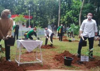 Ahok dan Airin Resmikan Wajah Baru Taman Kota 1
