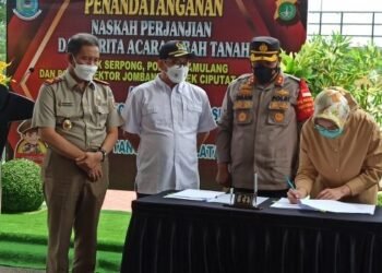 Akhir Masa Jabatan, Airin Serahkan Tiga Aset Polsek di Tangsel