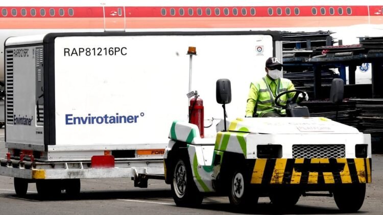 Enam Juta Dosis Bahan Baku Vaksin Covid-19 Tiba di Indonesia