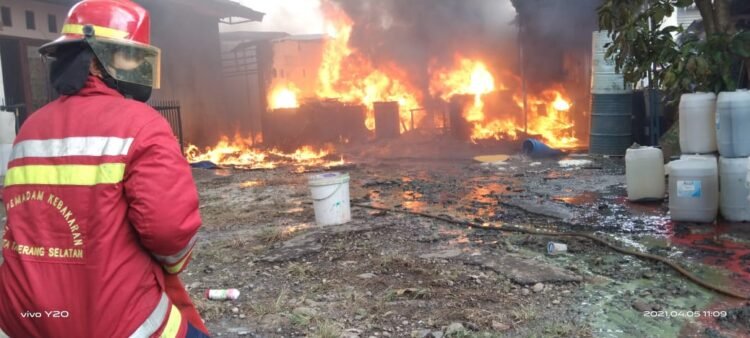 Gudang Bahan Kimia di Cisauk Terbakar: Satu Luka, Kerugian Capai Rp 500 Juta