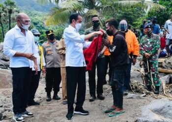 Kunjungi Lembata, Presiden Jokowi Pastikan Kebutuhan para Pengungsi Tercukupi