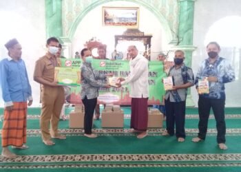 PT Indah Kiat Wakafkan Ribuan Mushaf Al Quran di Tangerang Raya