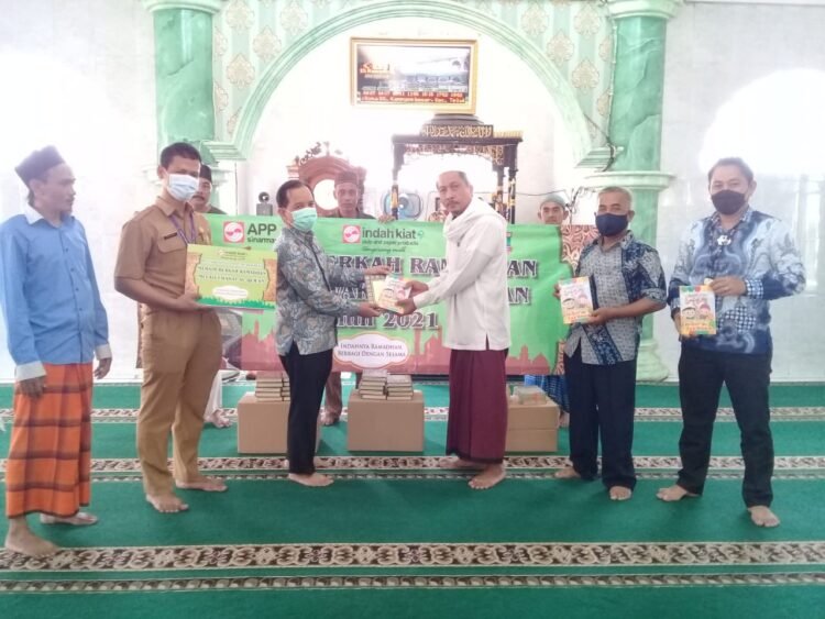 PT Indah Kiat Wakafkan Ribuan Mushaf Al Quran di Tangerang Raya