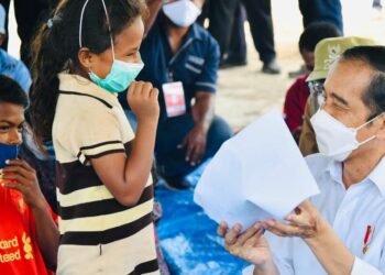 Presiden Joko Widodo Tinjau Posko Pengungsi di Kabupaten Lembata NTT