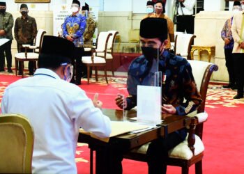 Presiden Jokowi Serahkan Zakat Sekaligus Luncurkan Gerakan Cinta Zakat