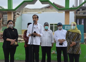 Presiden Jokowi Tanda Tangani PP tentang THR