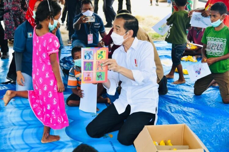 Presiden Tinjau Posko Pengungsian di Lembata, NTT