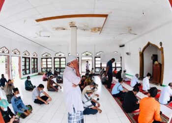 Presiden Tunaikan Salat Jumat di Masjid Babul Jannah