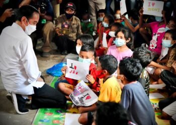 Temui Pengungsi di Adonara, Presiden: Tetap Jalankan Protokol Kesehatan