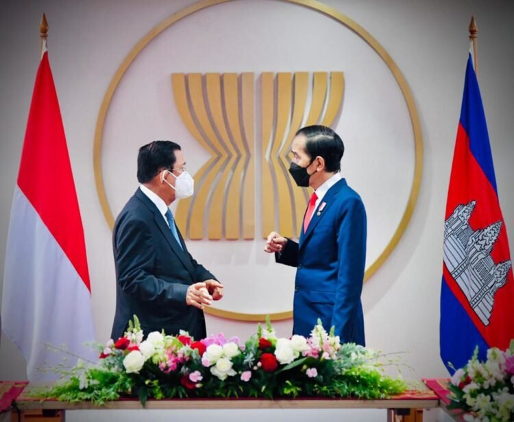 Tingkatkan Kerja Sama, Presiden Jokowi dan PM Hun Sen Gelar Pertemuan Bilateral