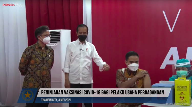 Tinjau Vaksinasi Bagi Pelaku Usaha Perdagangan, Presiden: Selalu Memakai Masker Ke Mana Saja