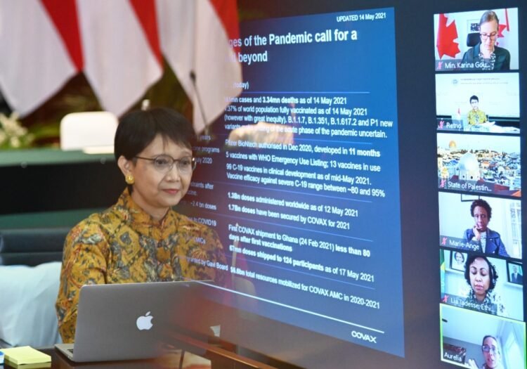 Pimpin Pertemuan COVAX, Menlu RI Dorong Peningkatan Kapasitas Produksi Vaksin