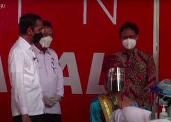 Tinjau Vaksinasi Massal di Kepri, Presiden: Manajemen Distribusi Vaksin Berjalan Dengan Baik