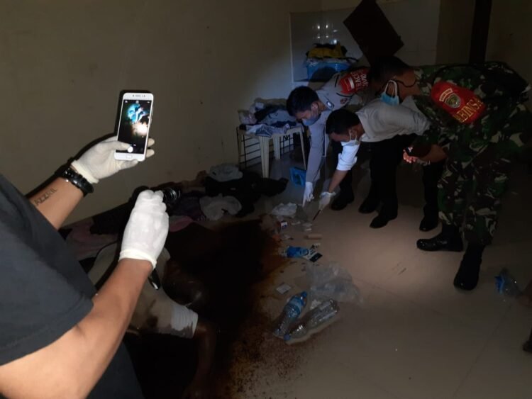 Jasad Pria Ditemukan Membusuk Terkunci Dalam Ruko di Pondok Aren