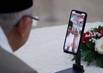 Presiden Jokowi dan Ibu Negara Bersilaturahmi dengan Wakil Presiden dan Ibu Wury secara Daring