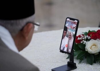 Presiden Jokowi dan Ibu Negara Bersilaturahmi dengan Wapres dan Ibu Wury secara Daring