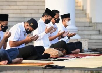 Presiden Jokowi dan Ibu Negara Salat Idulfitri di Halaman Istana Kepresidenan Bogor