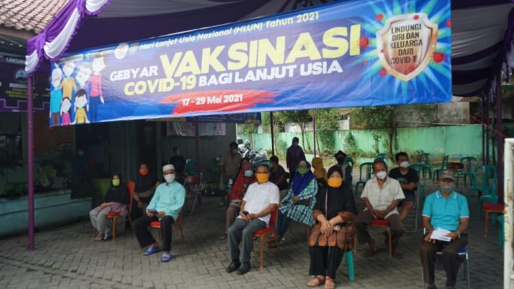 Ratusan Lansia di Tigaraksa Divaksin Covid-19