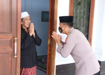Sowan Sesepuh, Kabid Humas Polda Banten kunjungi Pimpinan Ponpes Riyadhul Alwiyah